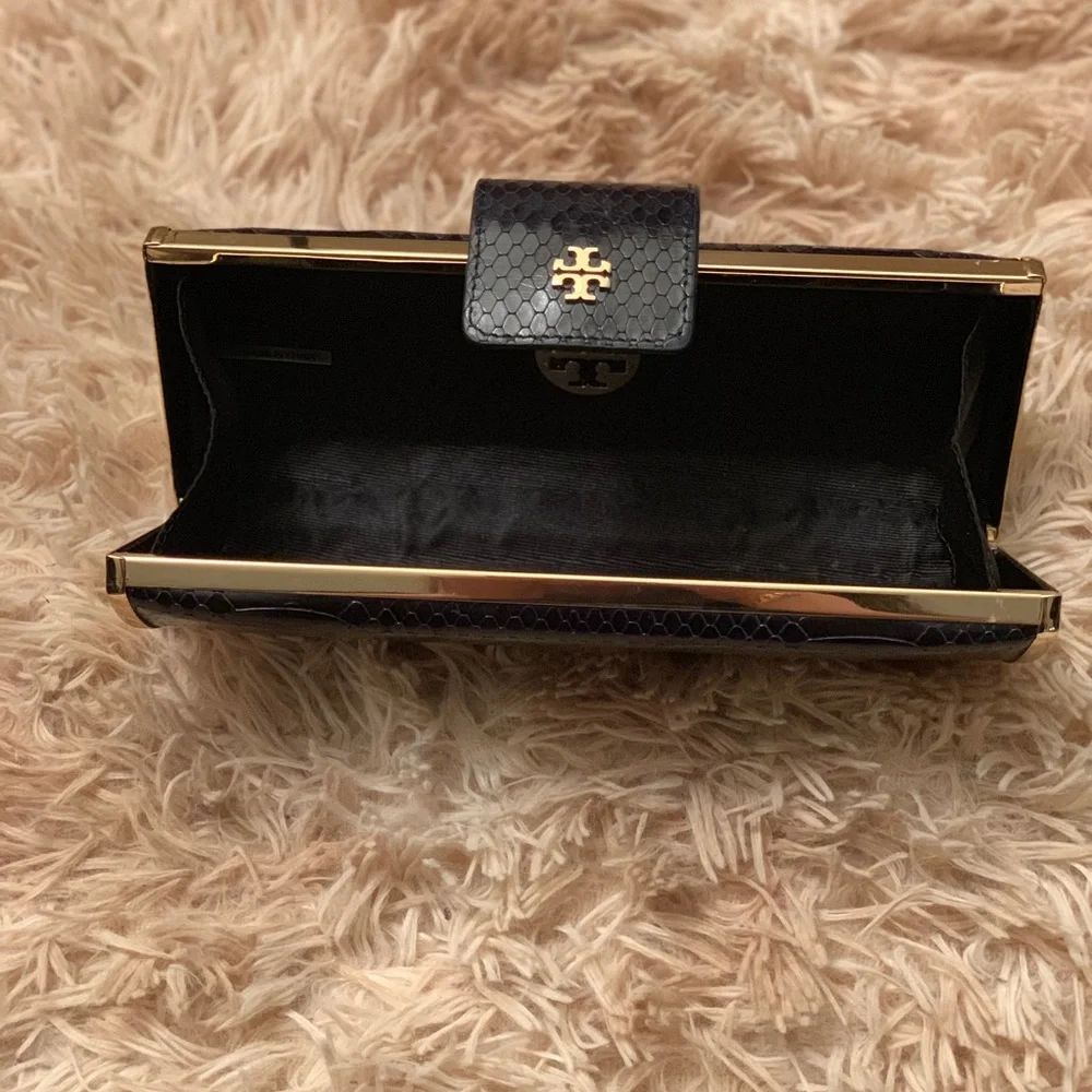 Tory Burch Black Textured Clutch with Gold Trim - Picture 3 of 8